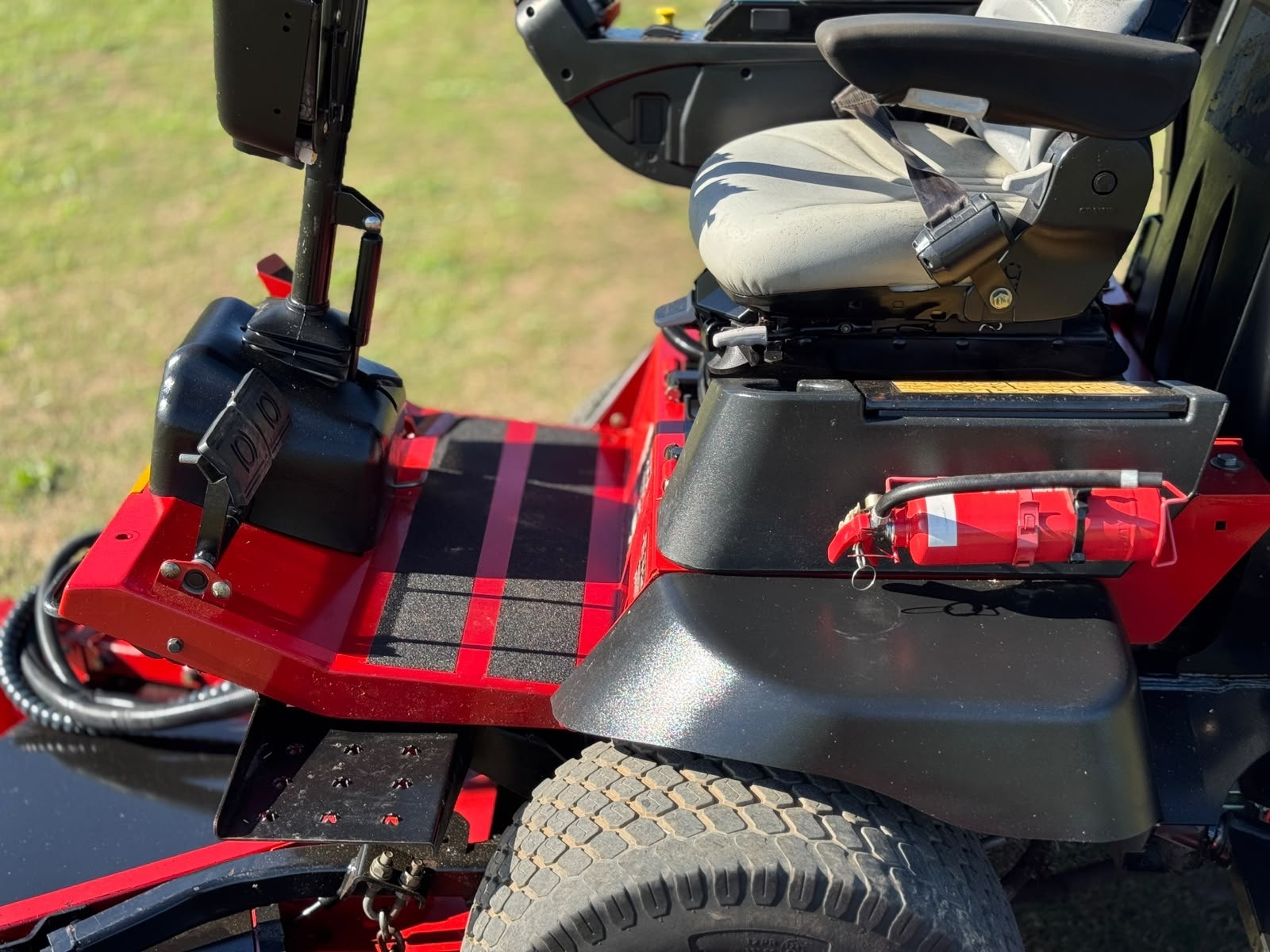TORO GROUNDSMASTER 4000D DIESEL RIDE ON LAWN MOWER WIDE AREA COMMERCIAL OUT FRONT JOHN DEERE image 12