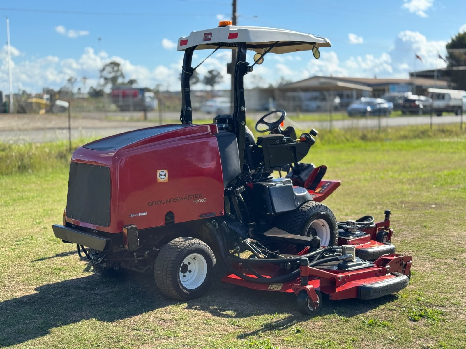TORO GROUNDSMASTER 4000D DIESEL RIDE ON LAWN MOWER WIDE AREA COMMERCIAL OUT FRONT JOHN DEERE image 4