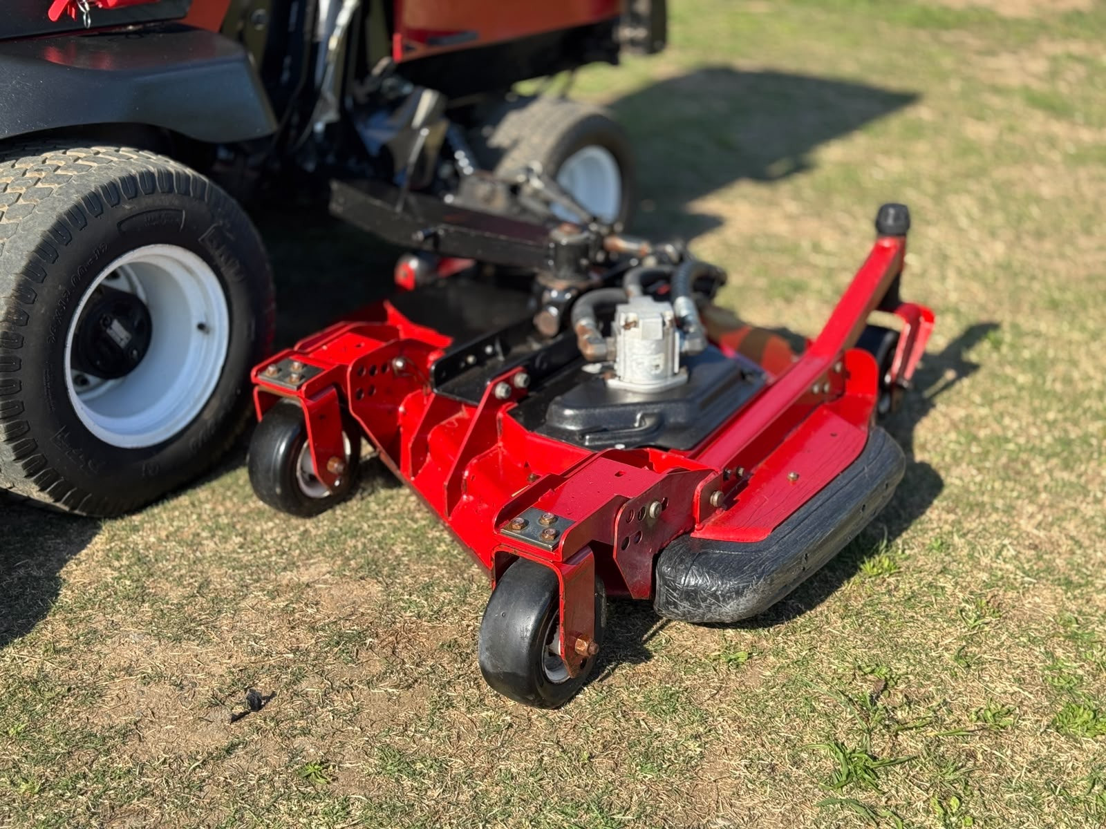 TORO GROUNDSMASTER 4000D DIESEL RIDE ON LAWN MOWER WIDE AREA COMMERCIAL OUT FRONT JOHN DEERE image 19