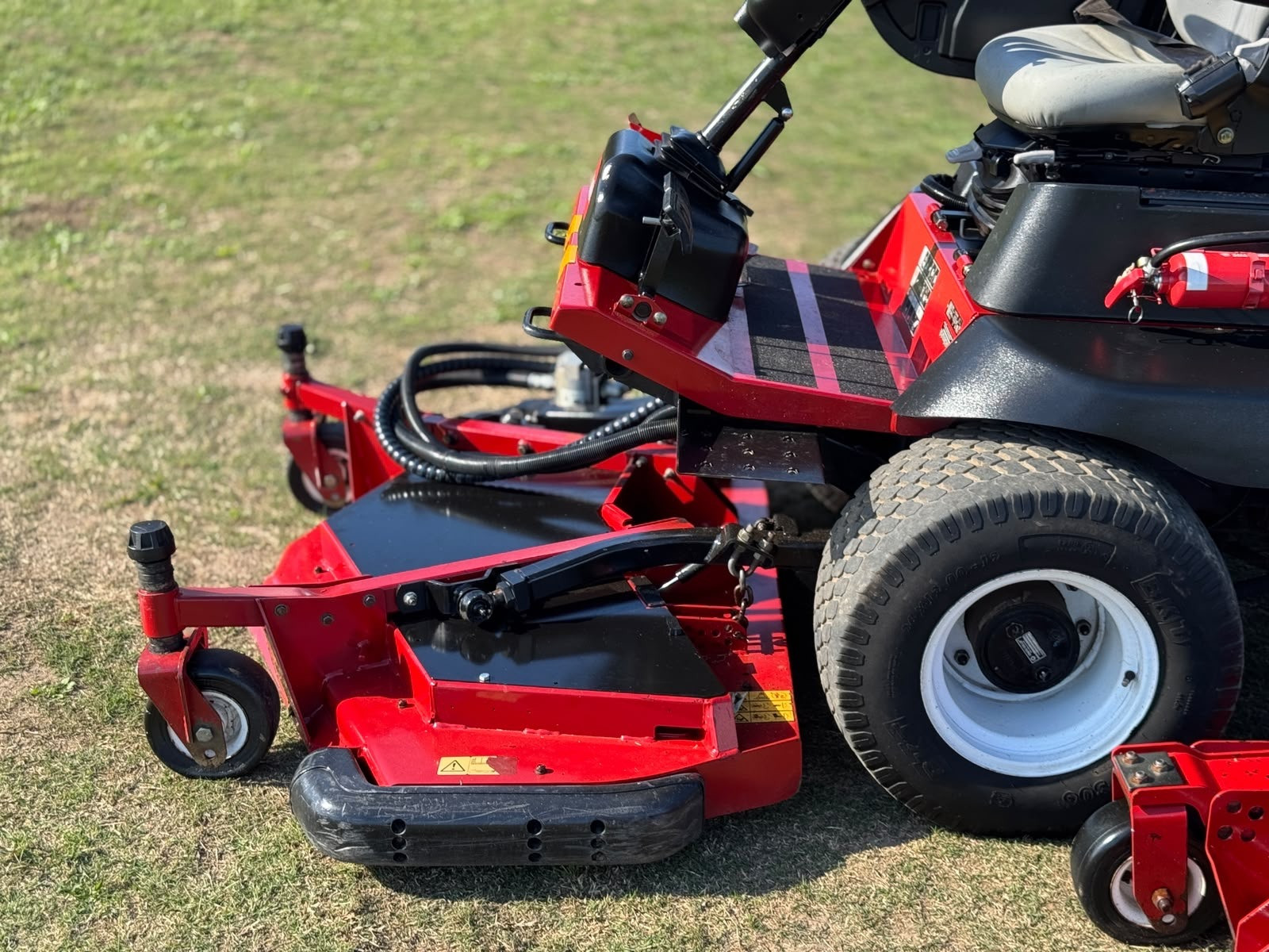 TORO GROUNDSMASTER 4000D DIESEL RIDE ON LAWN MOWER WIDE AREA COMMERCIAL OUT FRONT JOHN DEERE image 17