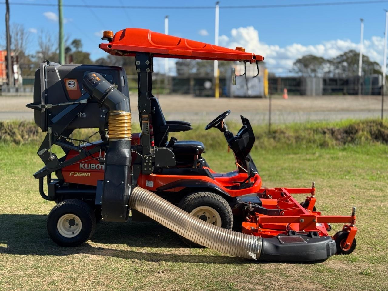 KUBOTA F3690 DIESEL OUT FRONT DECK RIDE ON LAWN MOWER TORO JOHN DEERE image 2